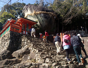 神倉山のゴトビキ岩