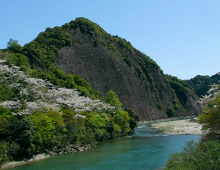 古座川の一枚岩