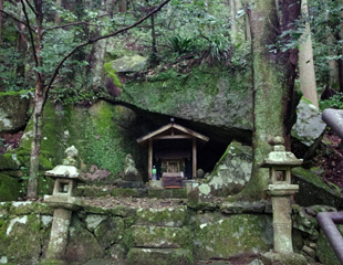 志古の盤座